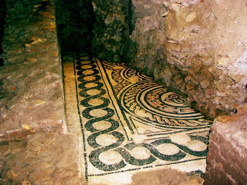 porzione di mosaico del pavimento della seconda domus